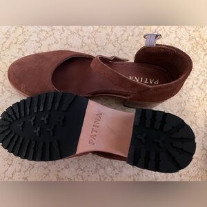 Suede brown Mary-Jane’s